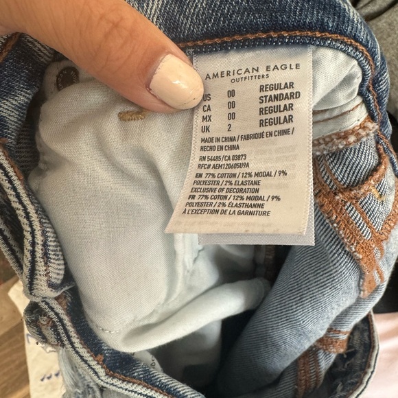American Eagle Mom Jeans Light Wash Size 23 24 Straight leg - Picture 3 of 3